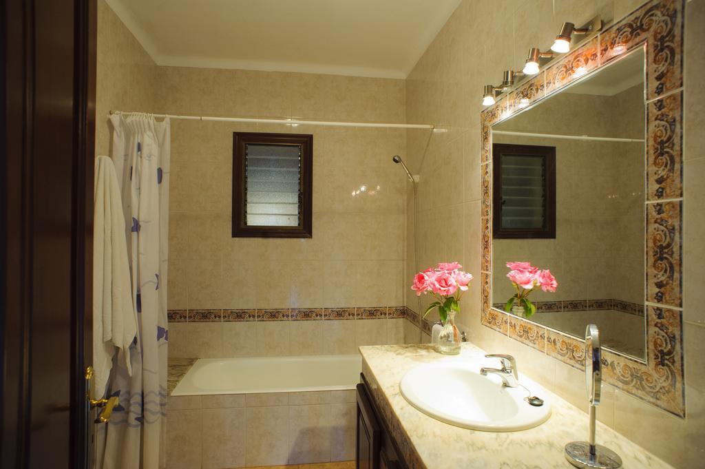 Finca Miguel Tomas Cas Concos Habitación foto